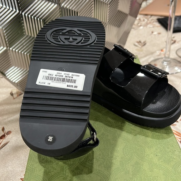 Gucci Isla Rubber Sandals - Picture 5 of 11